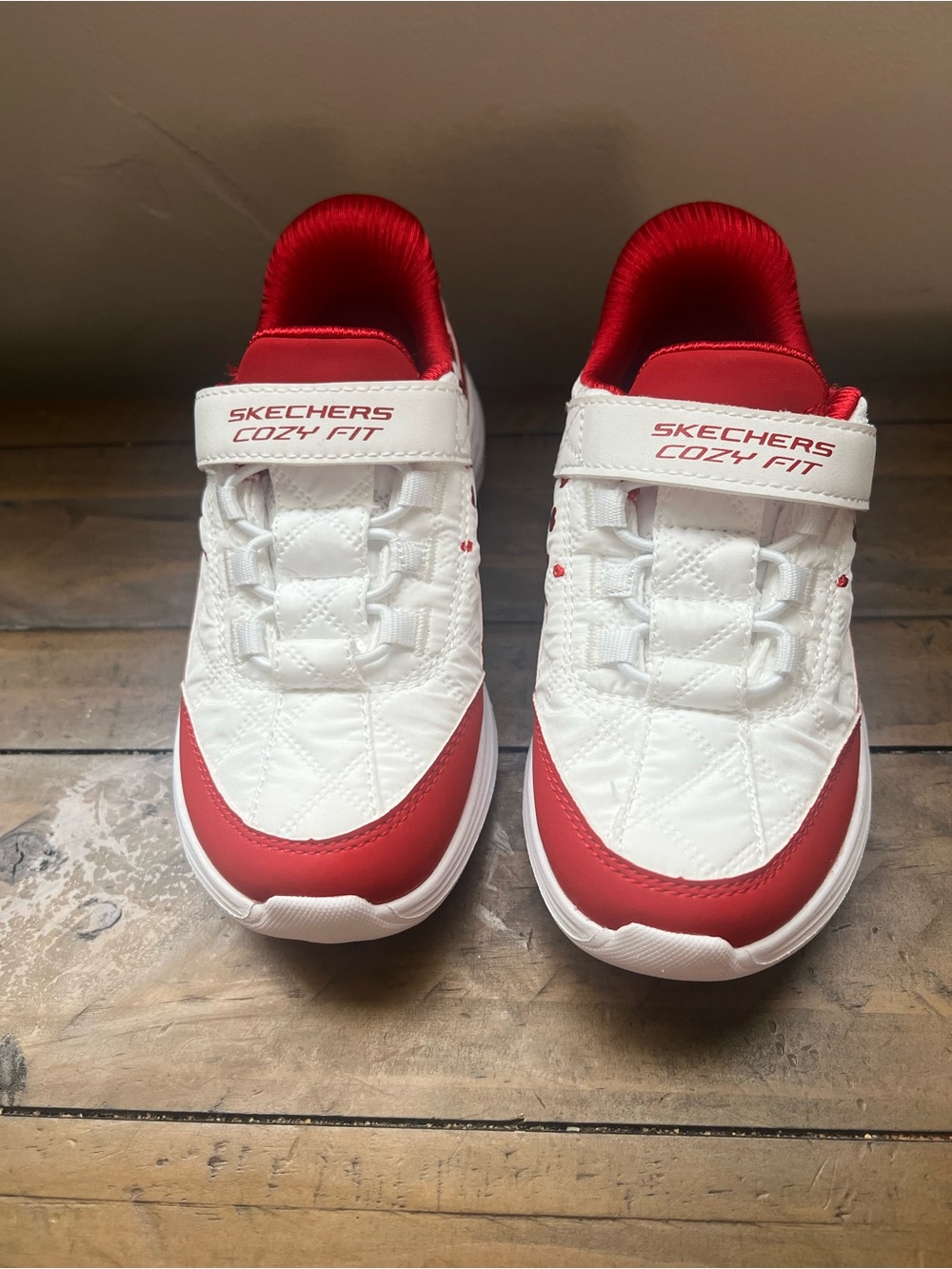 NEW Skechers Slip-ins girls White and Red Heart Sneakers - Picture 2 of 6